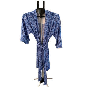 LILLY PULITZER BLUE AND WHITE DESIGN TIE WAIST ROBE